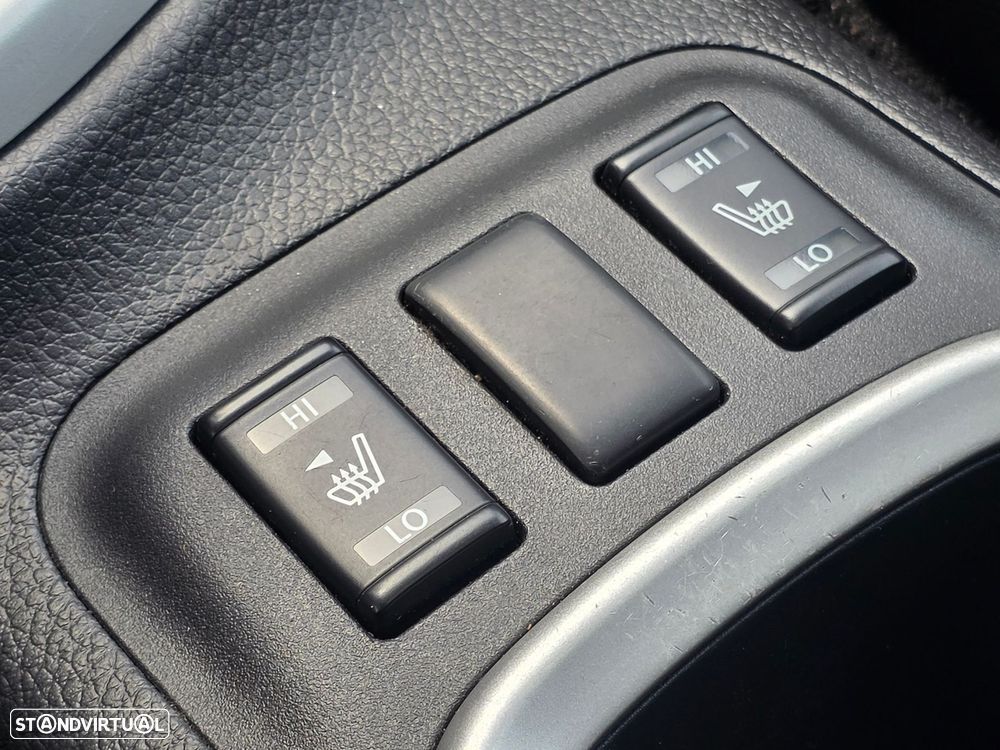 Nissan Navara 2.3 dCi CD 4WD N-Connecta Nav+Barras - 31