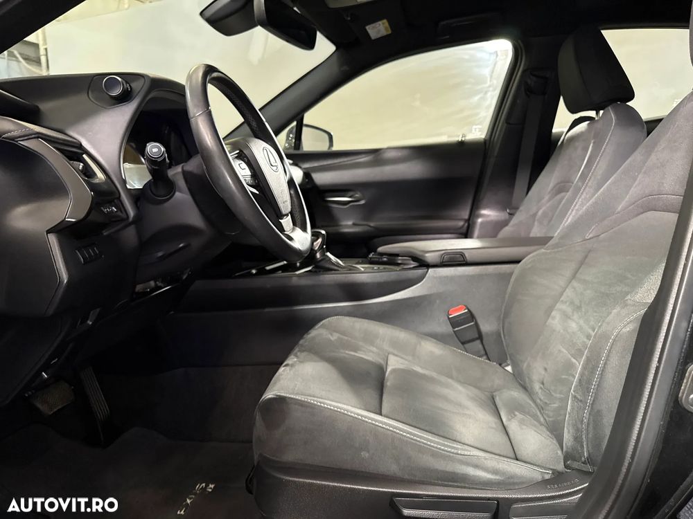 Lexus UX - 23