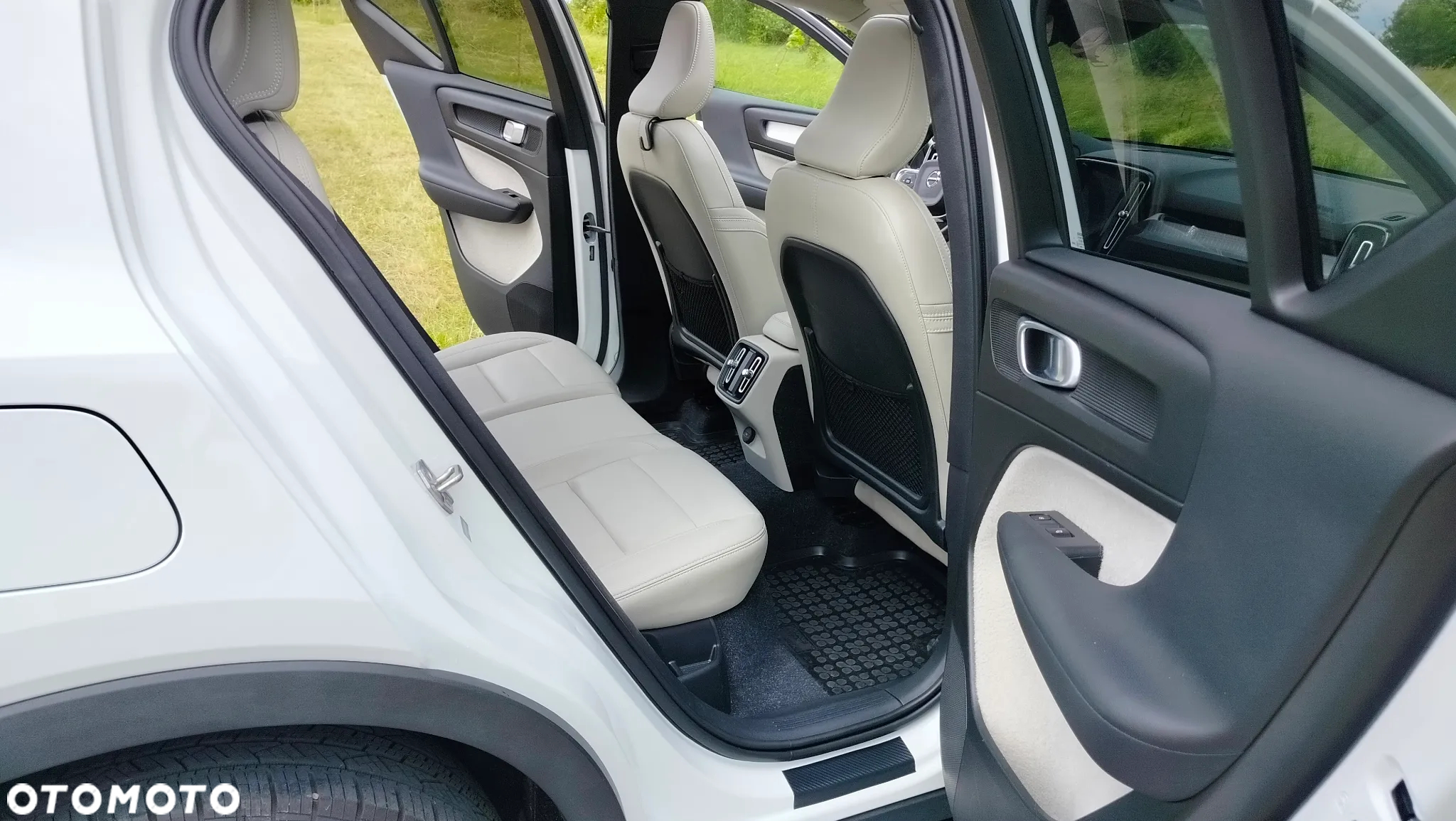 Volvo XC 40 T5 AWD Momentum Pro - 26