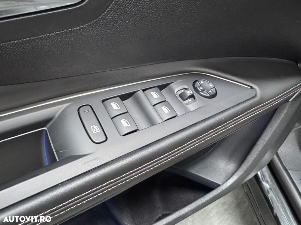 Peugeot 5008 GT LINE - 30