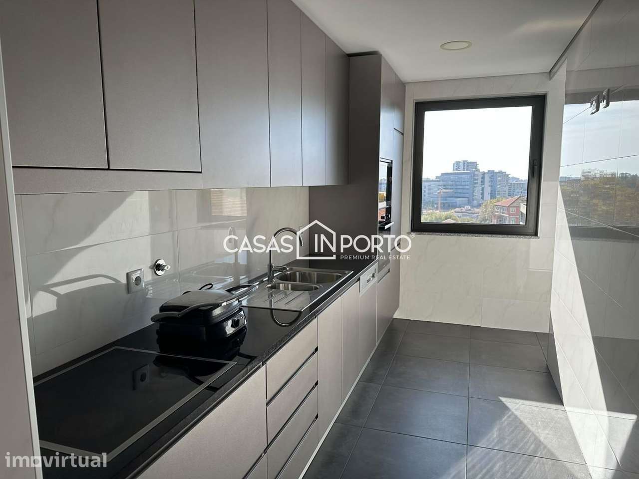 T2 Moderno junto à Casa da Música | Varanda, 2 Lugares de Garagem e - Grande imagem: 5/38