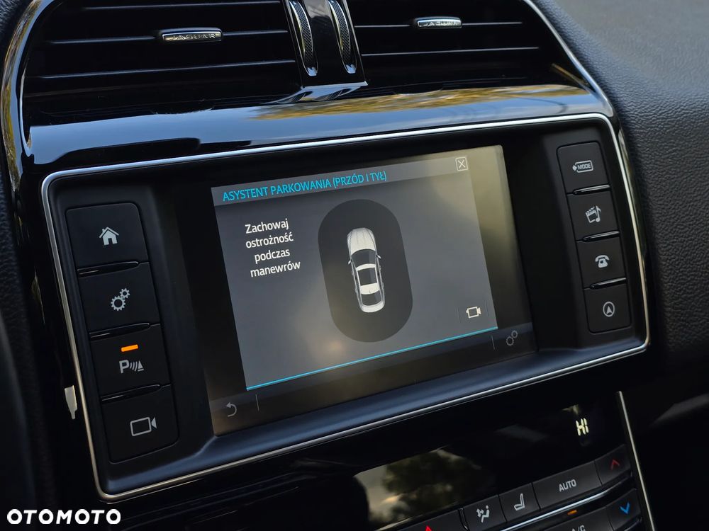 Jaguar XE 2.0 D Prestige - 13