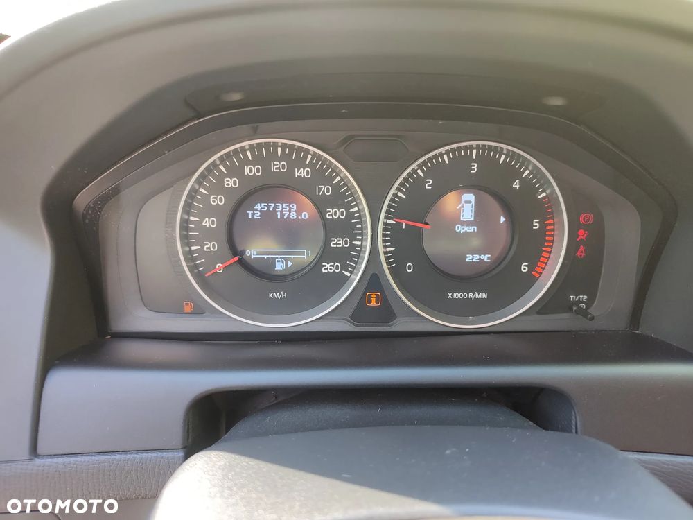 Volvo XC 60 2.4D AWD R-Design - 14