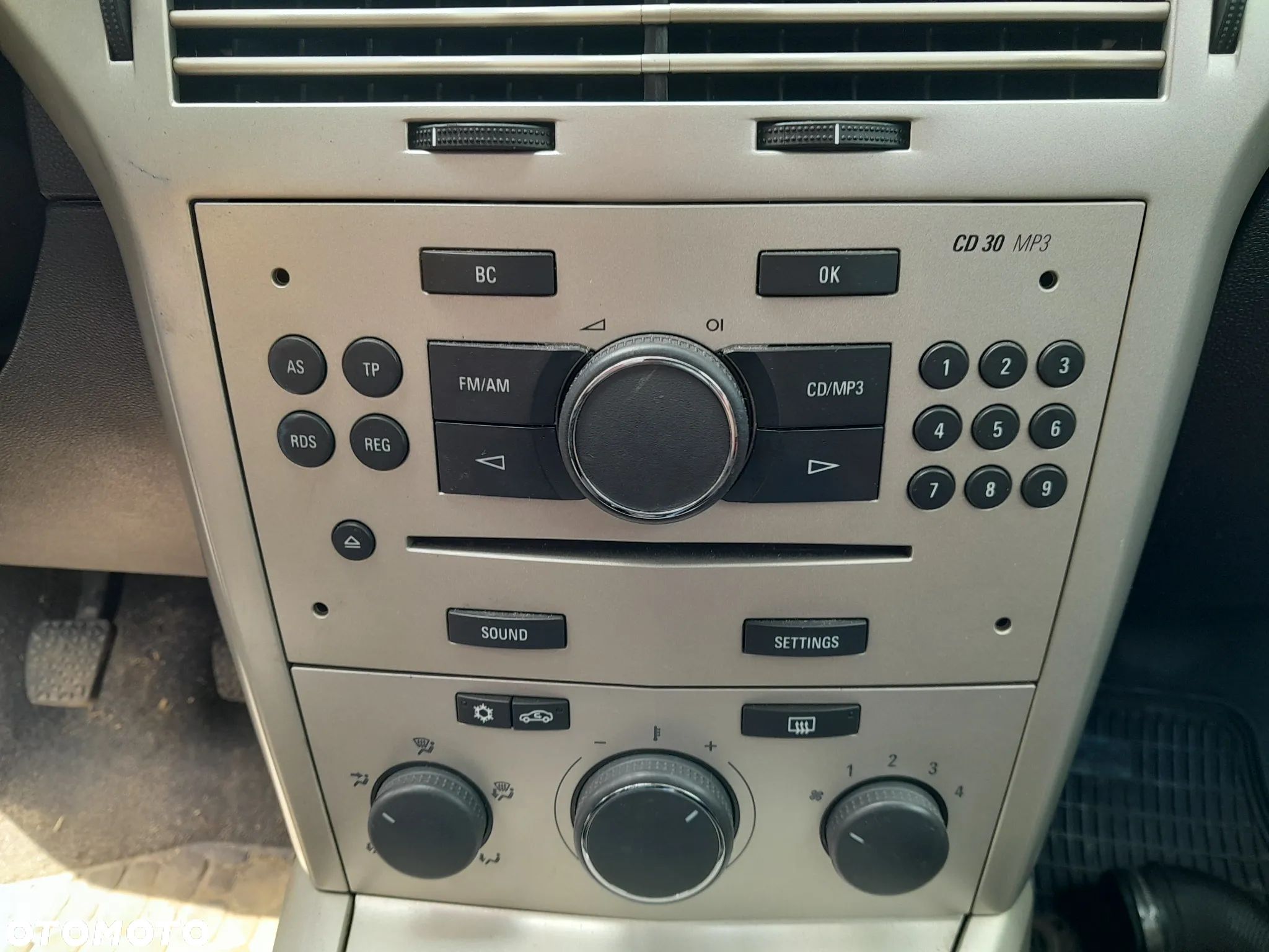 Radioodtwarzacz CD30 Opel Astra H - 1