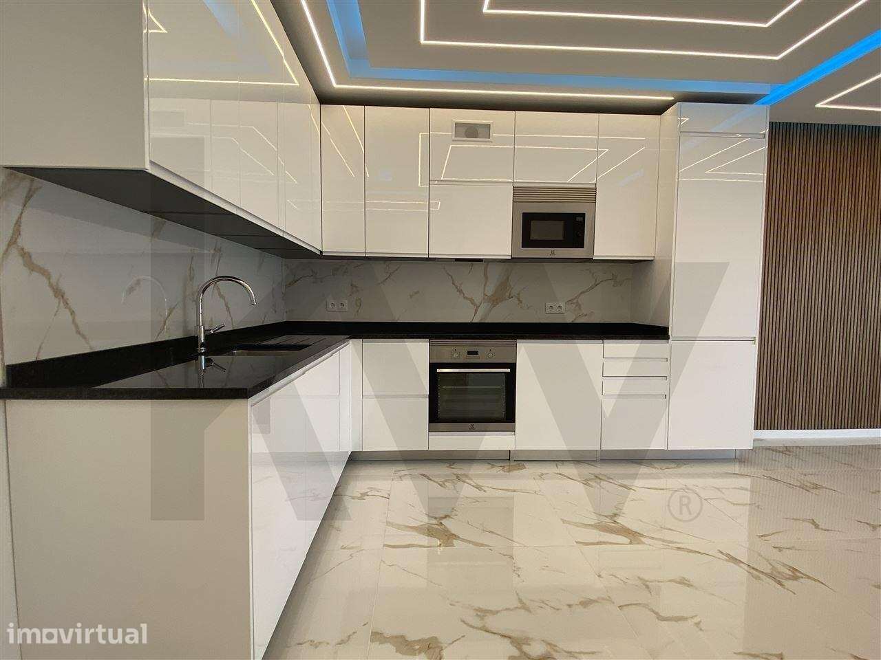 Apartamento T2+1 Renovado com vista mar - 1ª linha de mar em Quarteira - Grande imagem: 2/41