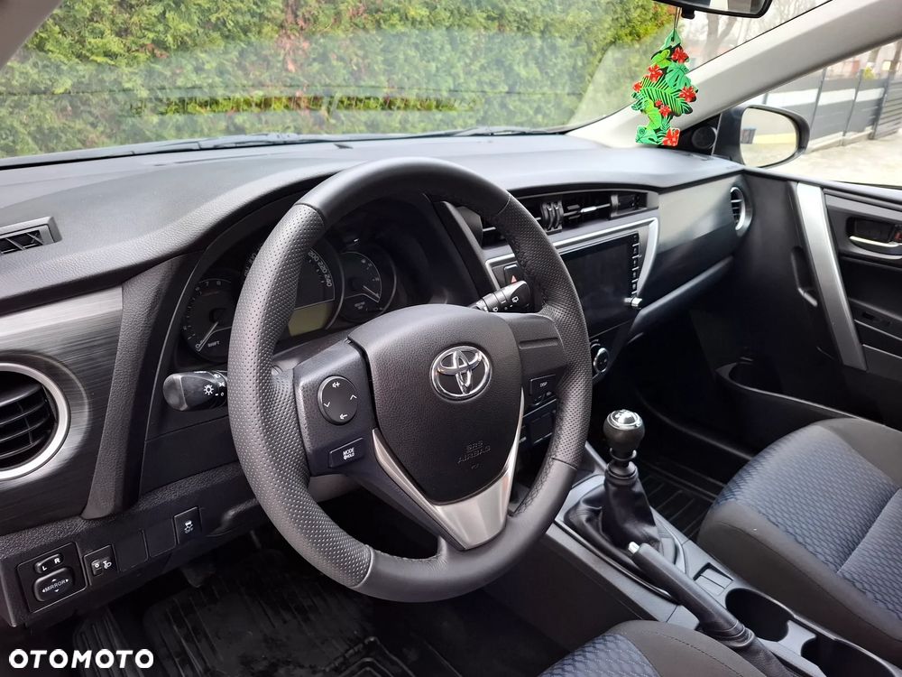 Toyota Auris 1.33 VVT-i - 12