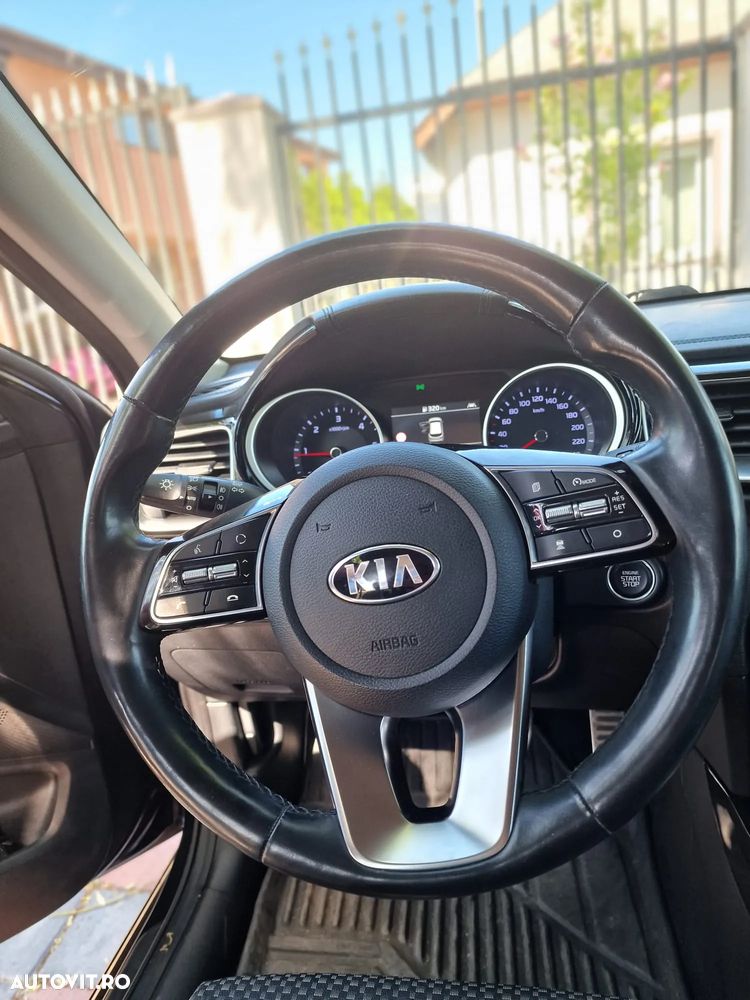 Kia Ceed SW 1.6 CRDi DCT Platinum Edition - 1