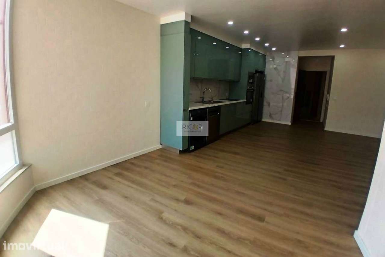 Apartamento T1+1 totalmente remodelado junto à praia nas Caxinas - Grande imagem: 4/13