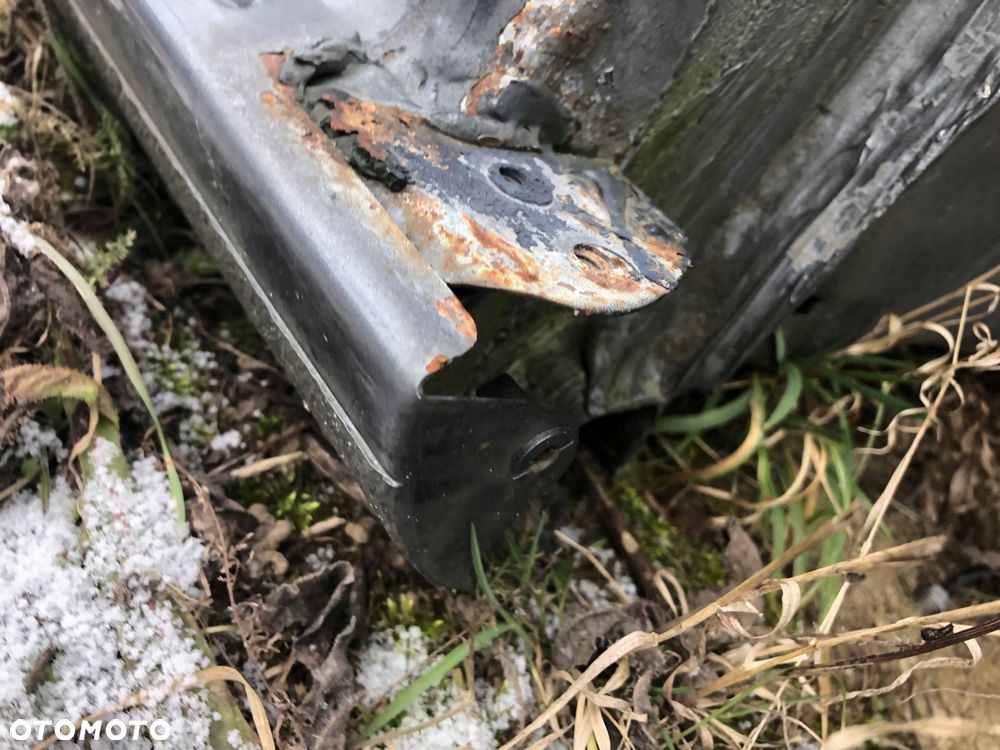 VOLKSWAGEN JETTA V PRÓG SŁUPEK PRAWY SEDAN - 3