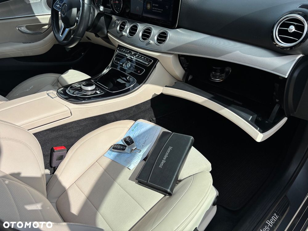 Mercedes-Benz Klasa E 220 d 9G-TRONIC Exclusive - 22