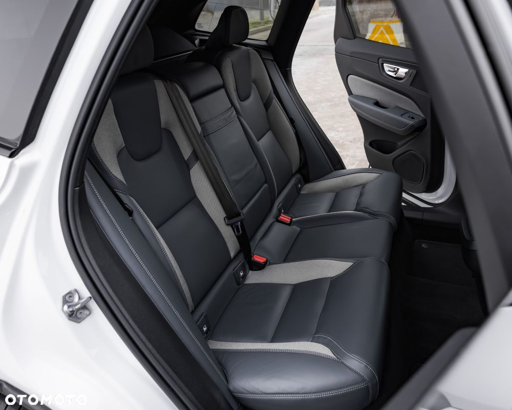 Volvo XC 60 B4 D Ultimate Dark - 30