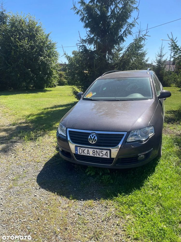 Volkswagen Passat - 1