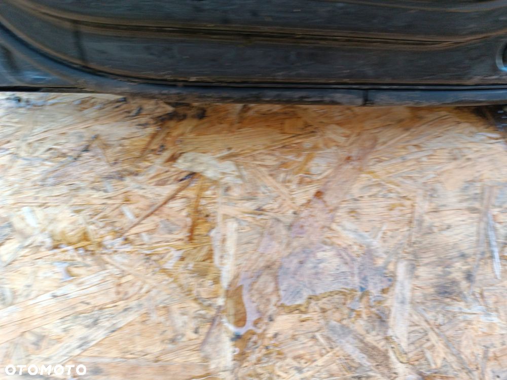 VW GOLF 5 V PLUS DRZWI TYL PRAWY KOD LAK LC9Z - 11