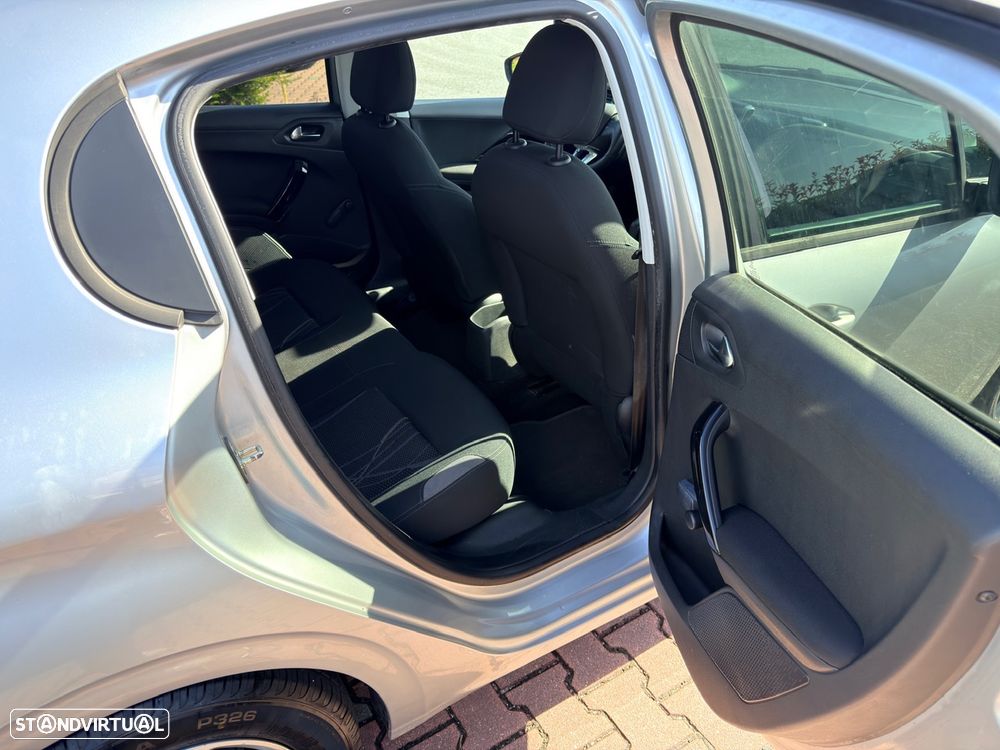 Peugeot 208 1.2 PureTech Allure - 15