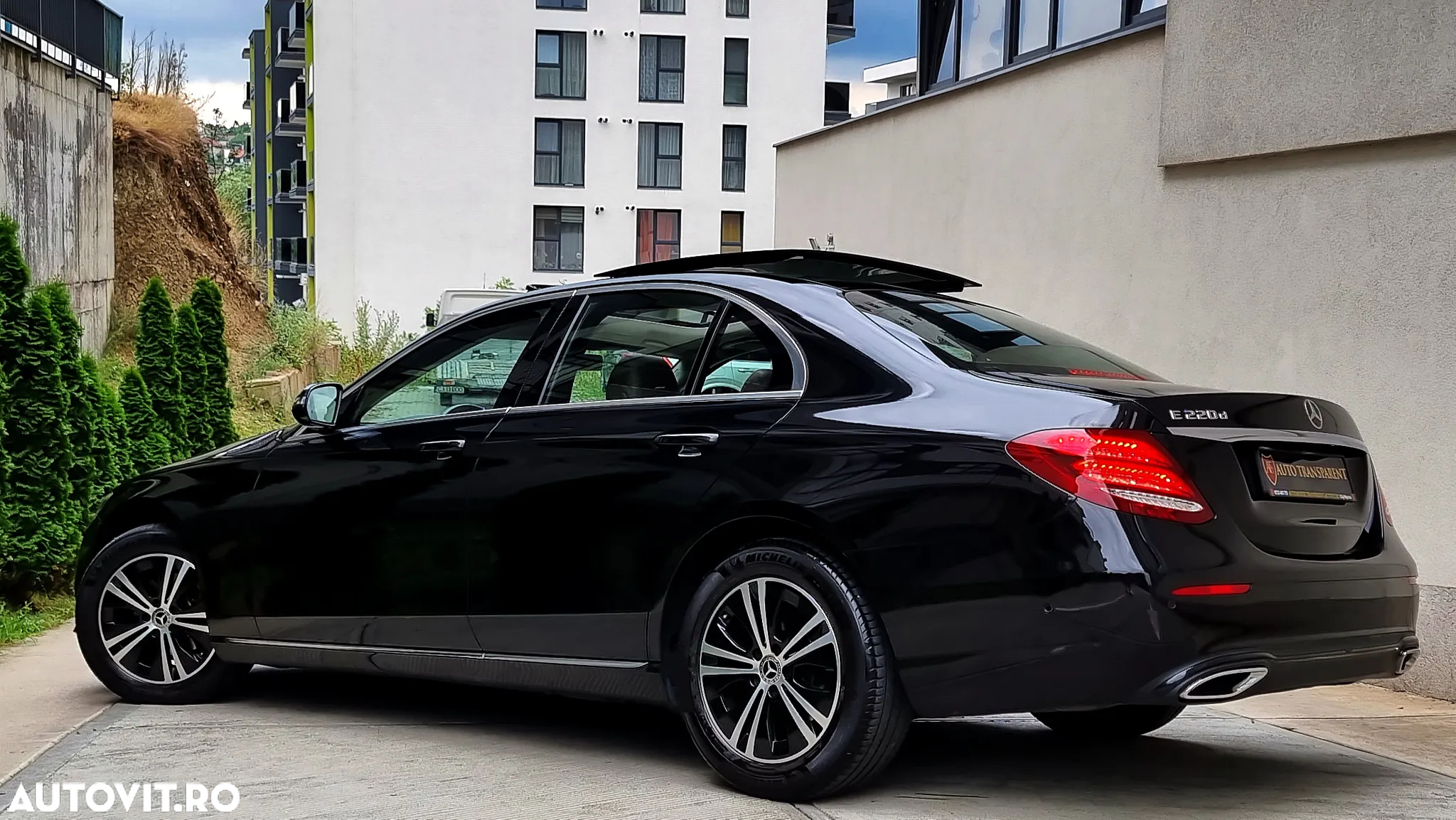 Mercedes-Benz E 220 d T 9G-TRONIC Avantgarde - 16