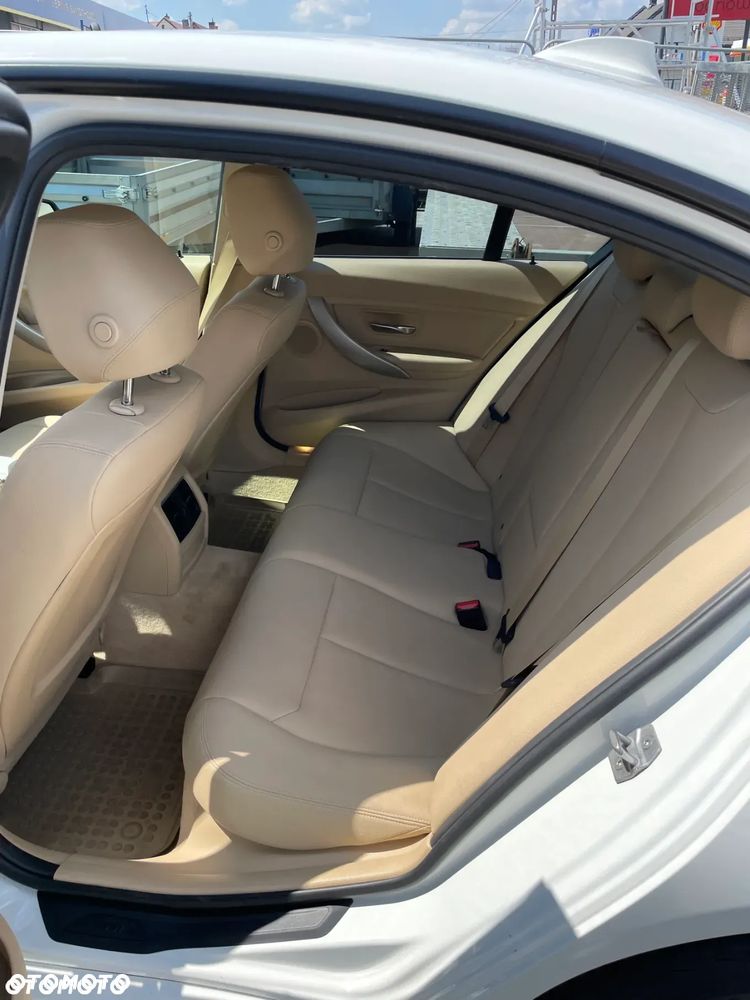 BMW Seria 3 320i xDrive - 12
