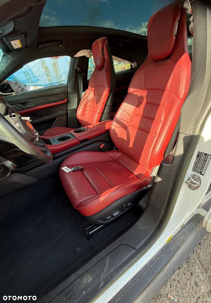 Porsche Taycan - 6