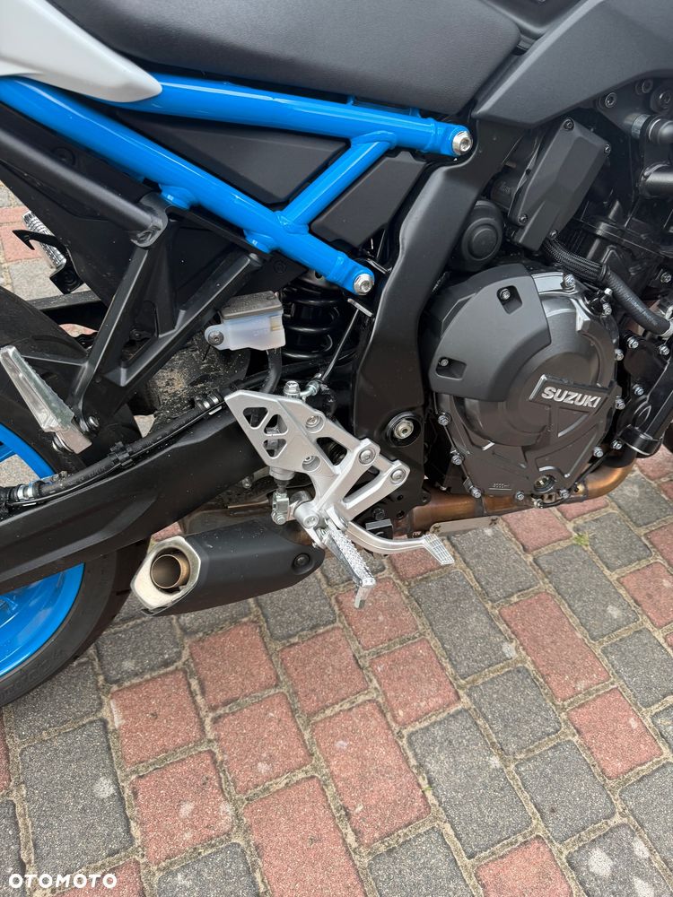 Suzuki GSX - 7