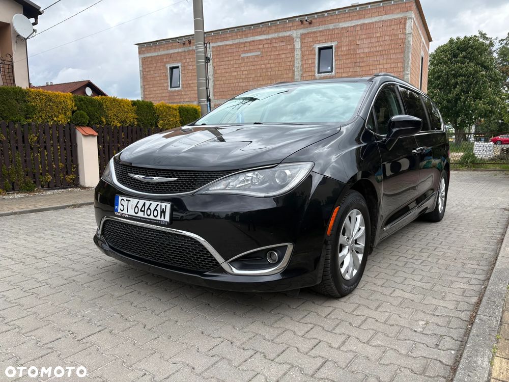 Chrysler Pacifica - 1