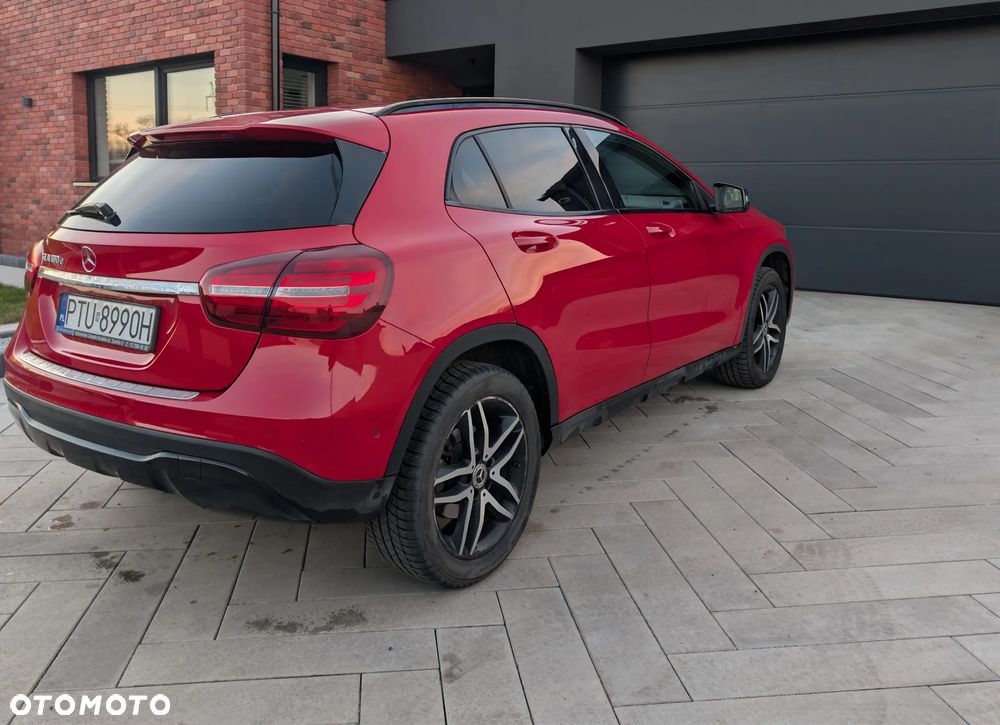 Mercedes-Benz GLA 180 d 7G-DCT - 4