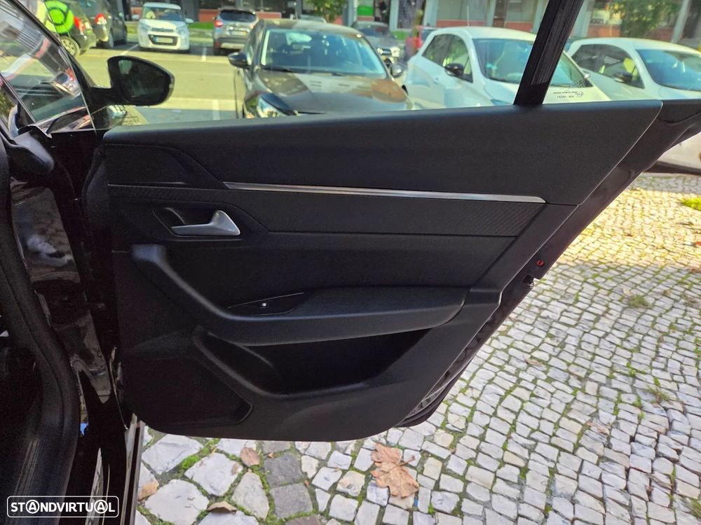 Peugeot 508 Hybrid 225 e-EAT8 Allure Pack - 26