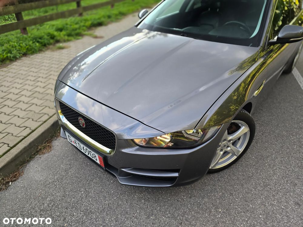 Jaguar XE 2.0 D Prestige - 36
