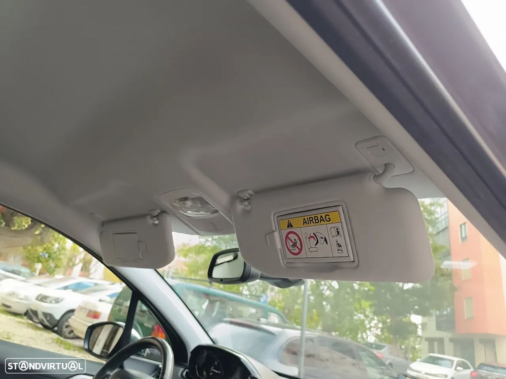 Peugeot 2008 1.2 PureTech Style - 20