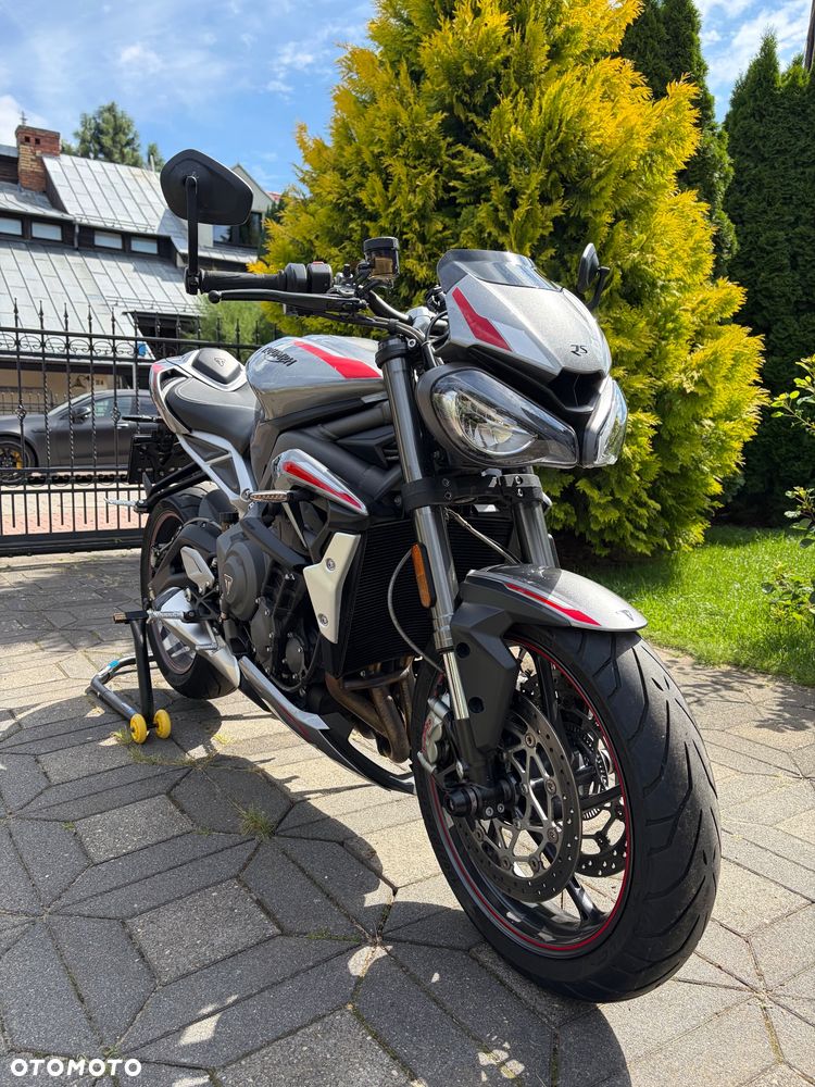 Triumph Street Triple - 9