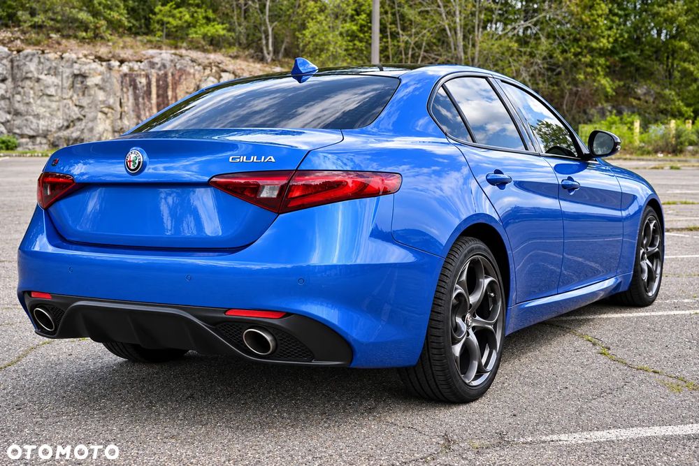 Alfa Romeo Giulia 2.0 Turbo 16V AT8-Q4 Ti - 4