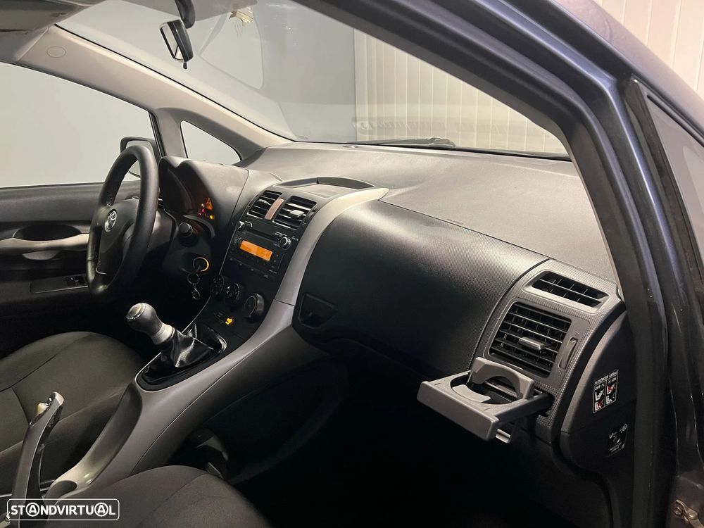 Toyota Auris 1.4 D-4D Sol - 4