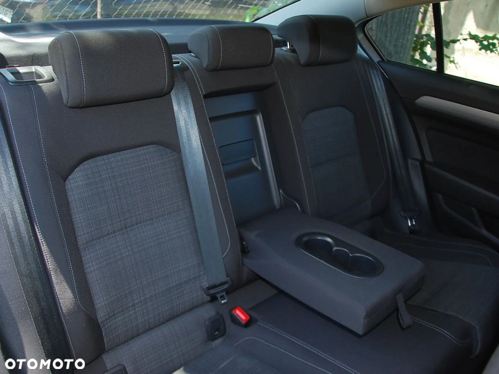 Volkswagen Passat 2.0 TSI Business DSG - 12