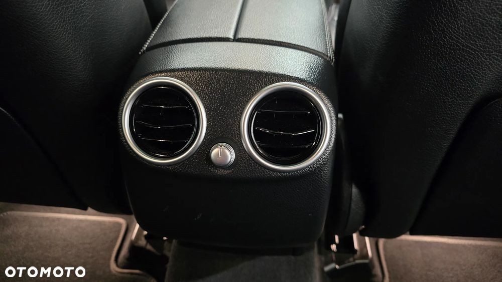 Mercedes-Benz GLC 300 d 4Matic 9G-TRONIC AMG Line Plus - 19