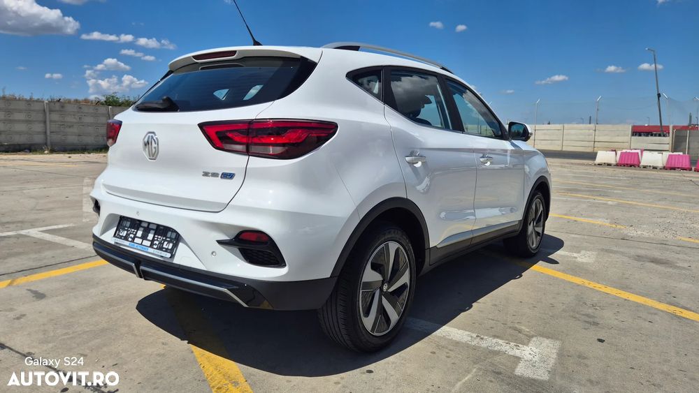 MG ZS EV Standard Luxury - 4