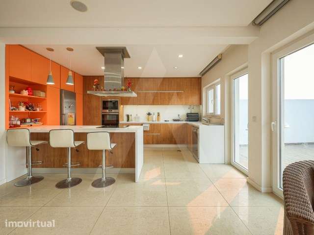 Moradia T4 de arquitetura moderna localizada em Aradas - Grande imagem: 3/32