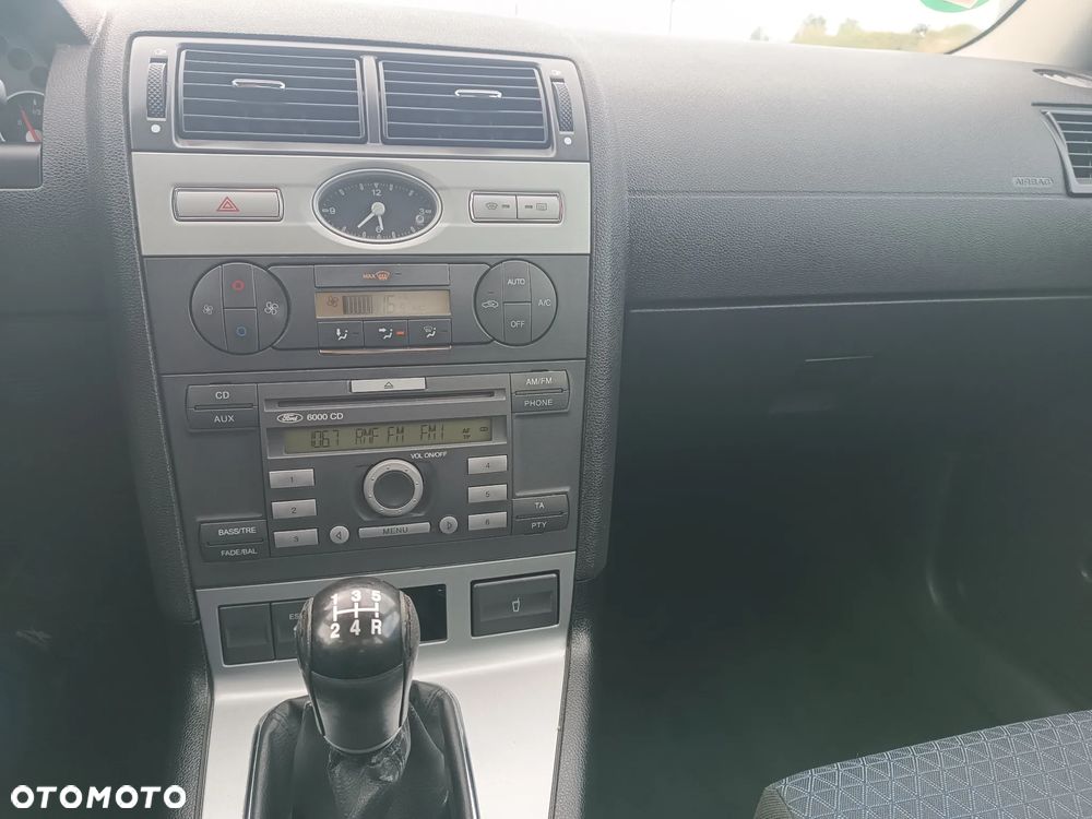 Ford Mondeo 1.8 Ghia - 8