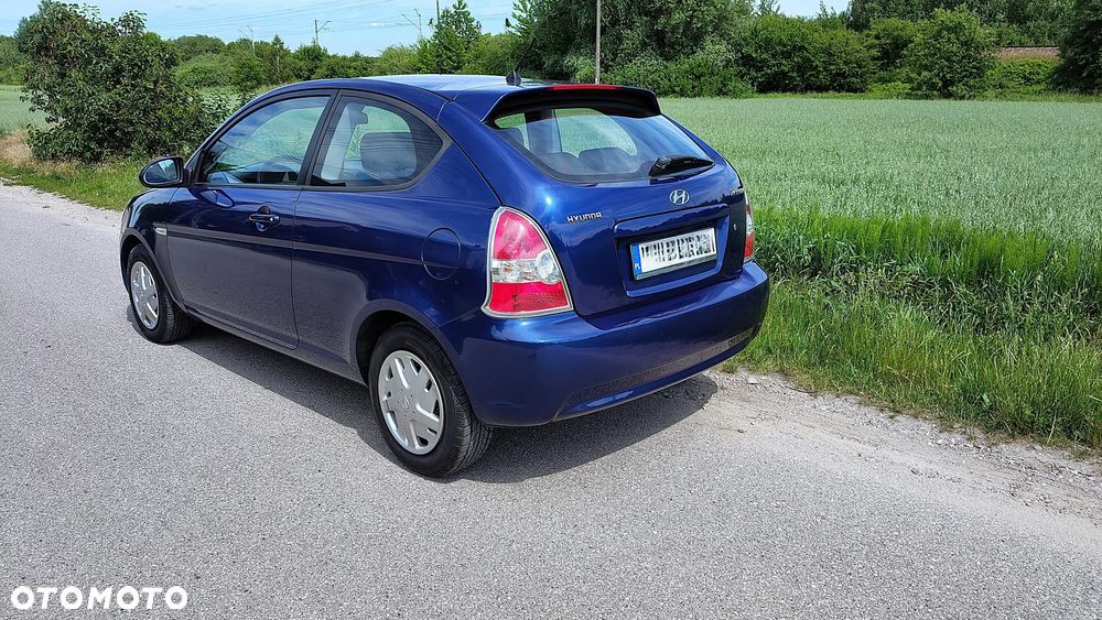 Hyundai Accent - 3