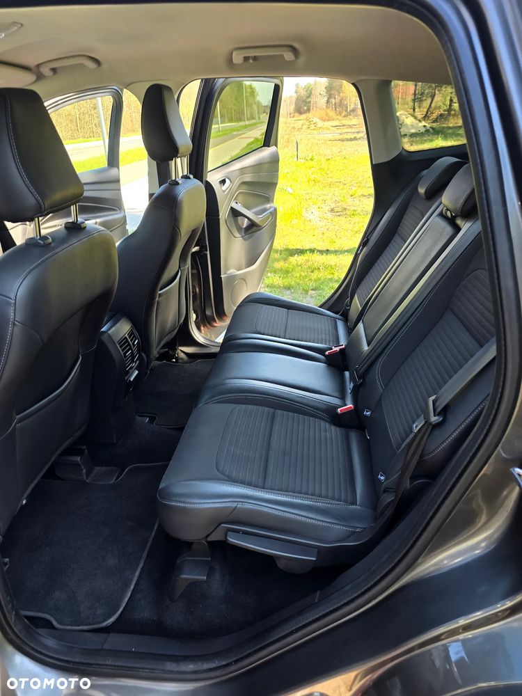 Ford Kuga 1.5 EcoBoost 2x4 Titanium - 24