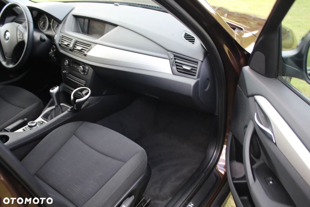 BMW X1 sDrive18i Sport Line - 19