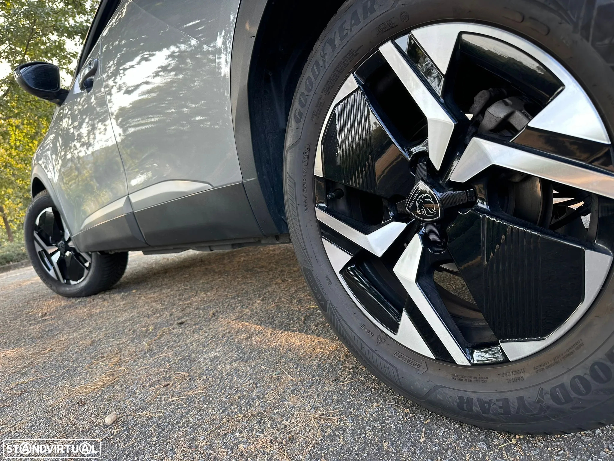 Peugeot 2008 PureTech 130 EAT8 GT - 12