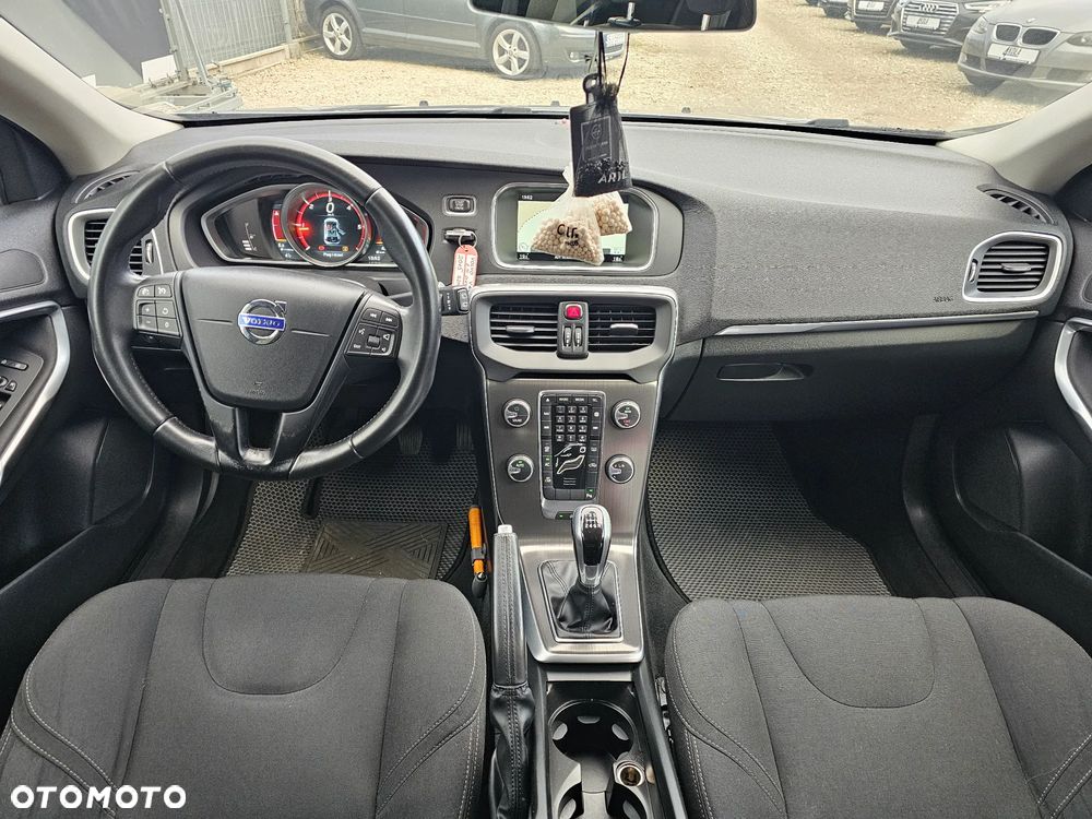 Volvo V40 D2 Momentum - 9