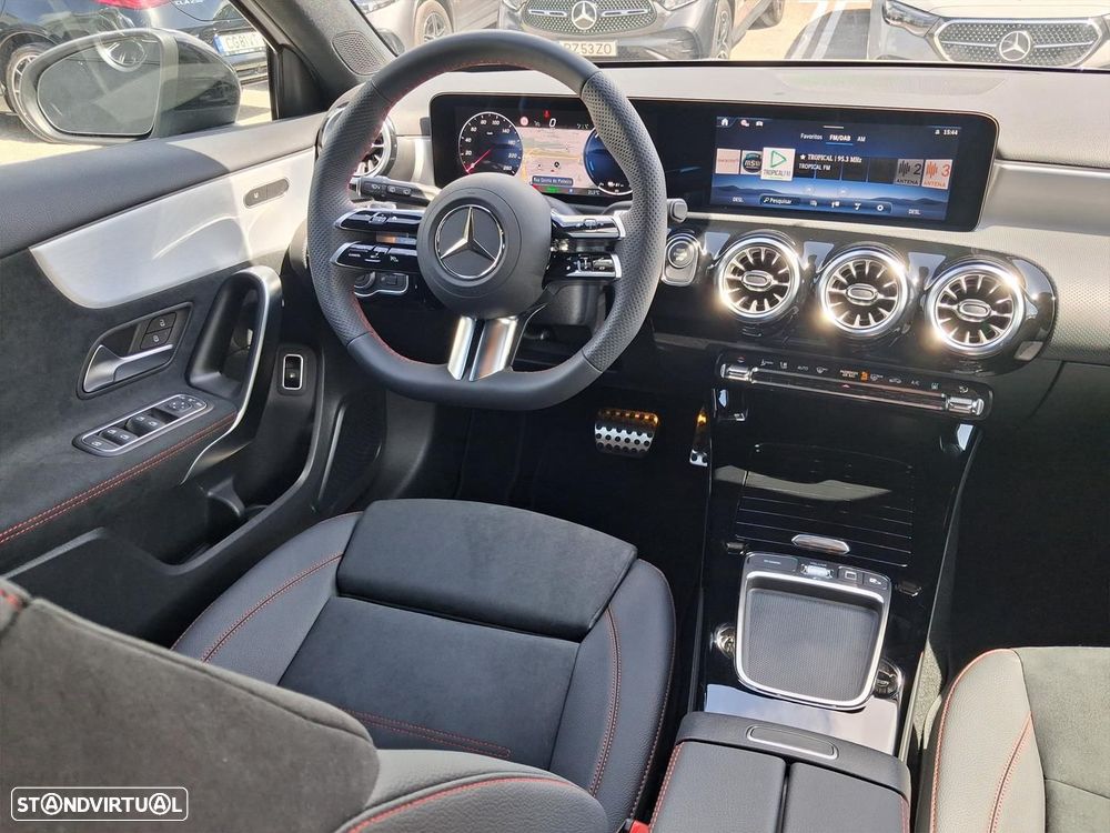Mercedes-Benz A 250 e AMG Line - 18