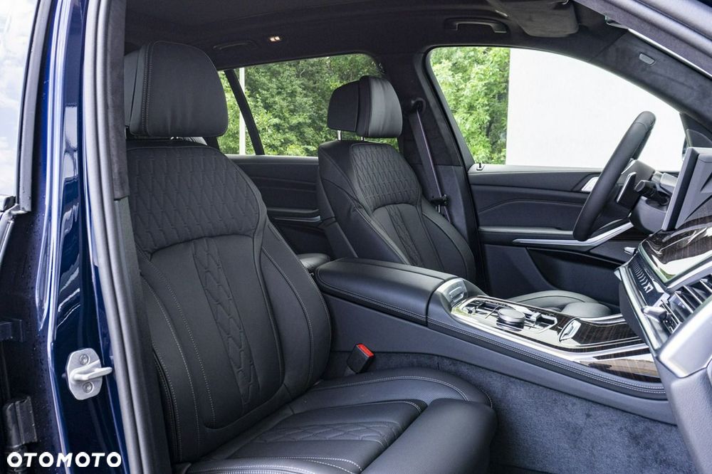 BMW X7 - 24