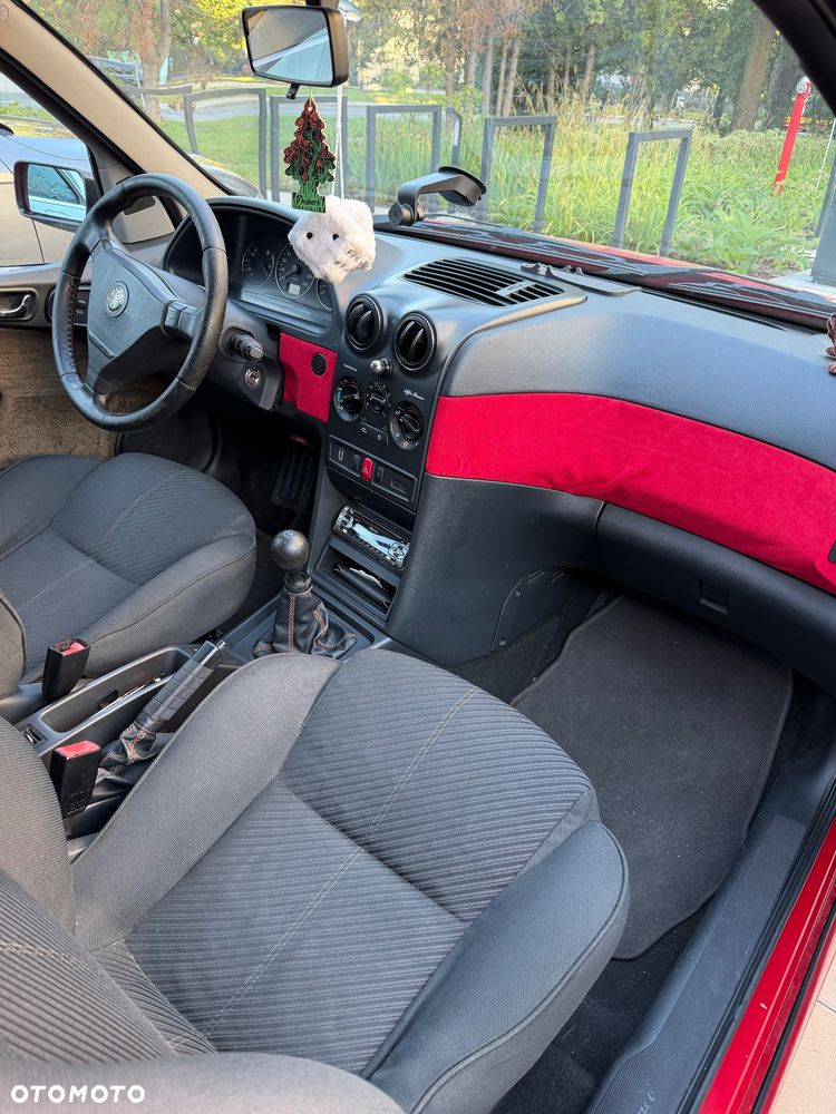Alfa Romeo 145 1.9 JTD - 8