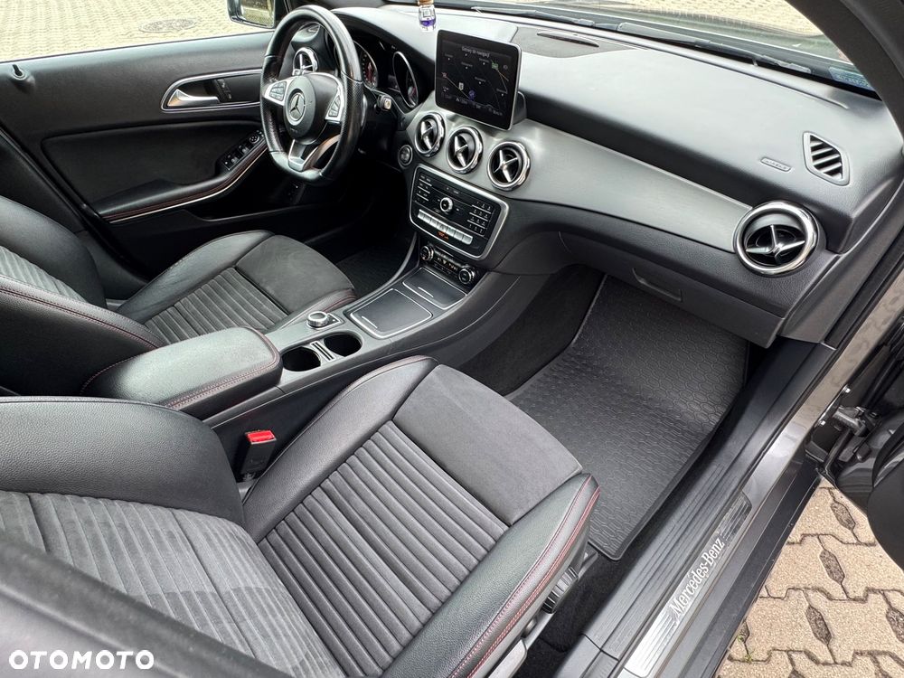 Mercedes-Benz GLA - 12