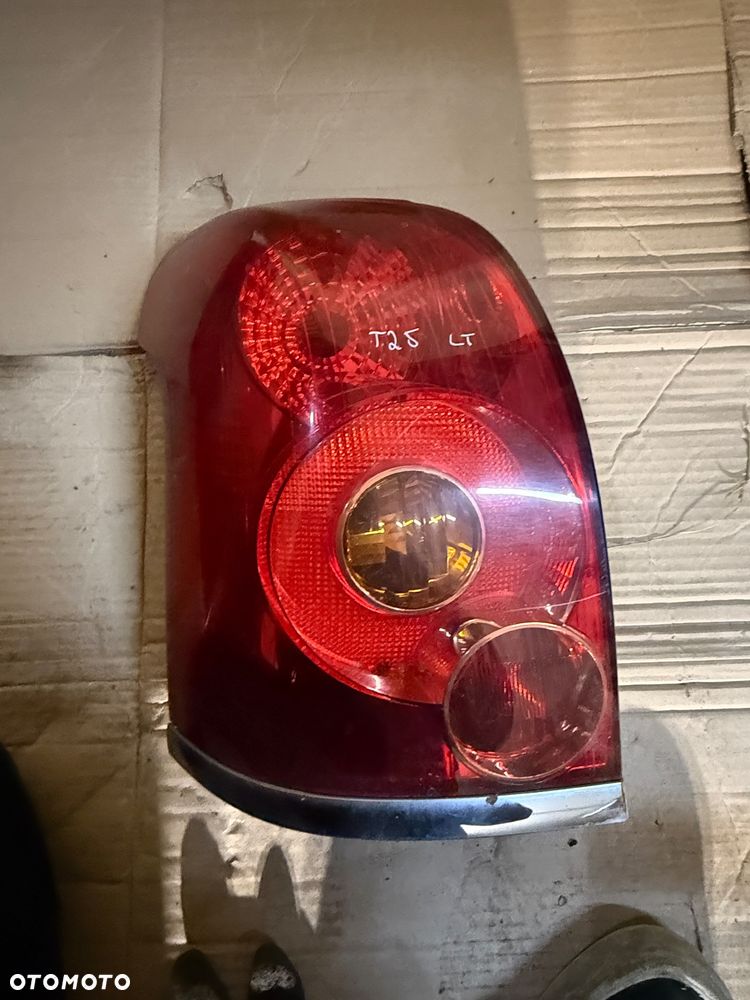 Lampa tylna prawa, lewa Toyota Avensis T25 Combi 05-09r. - 1