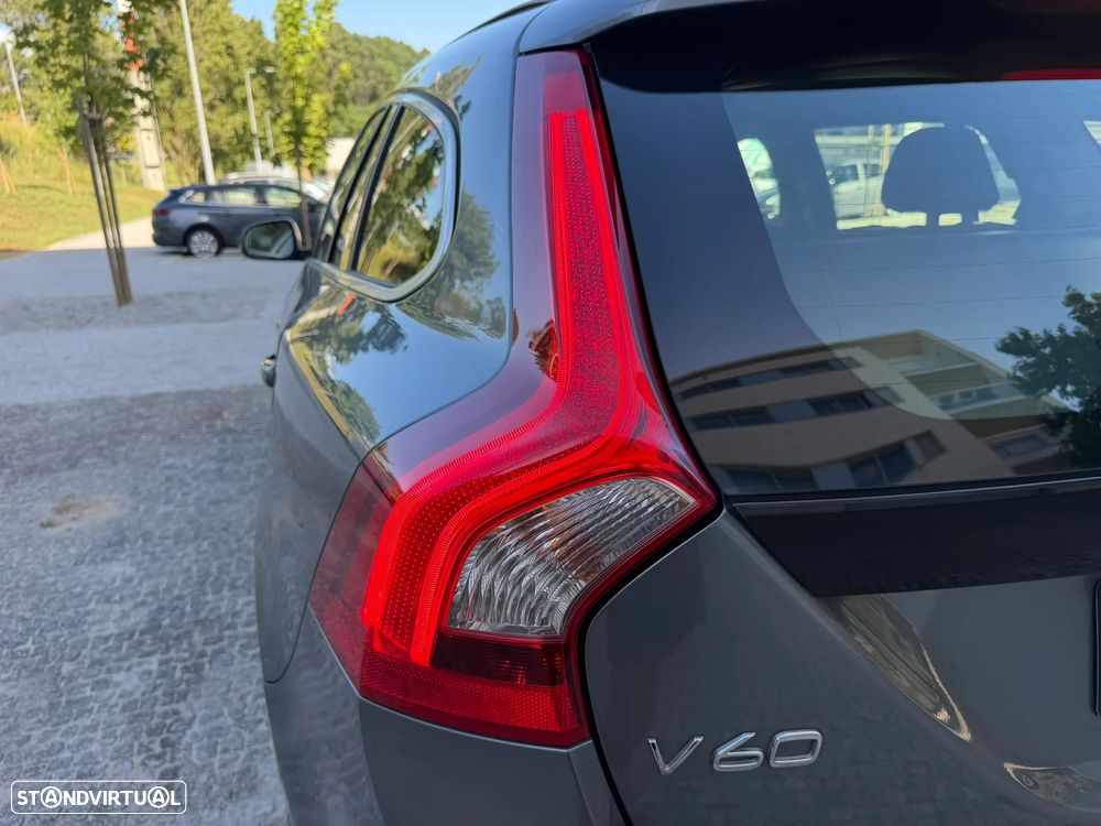 Volvo V60 2.0 D3 Summum - 28