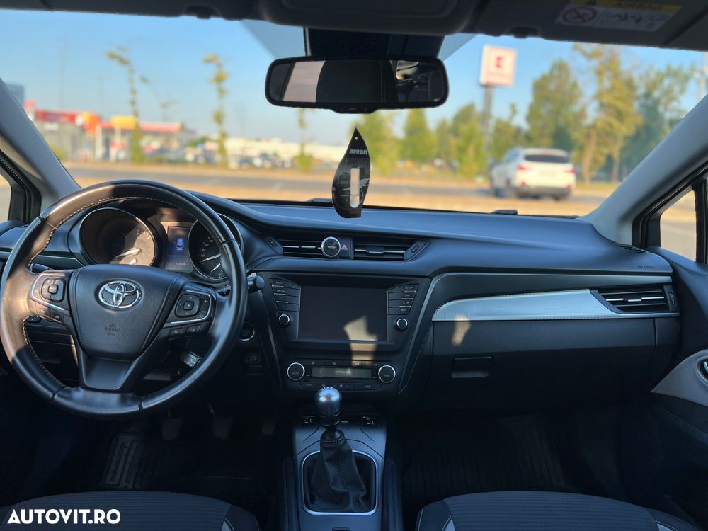 Toyota Avensis 2.0 D-4D Executive - 8