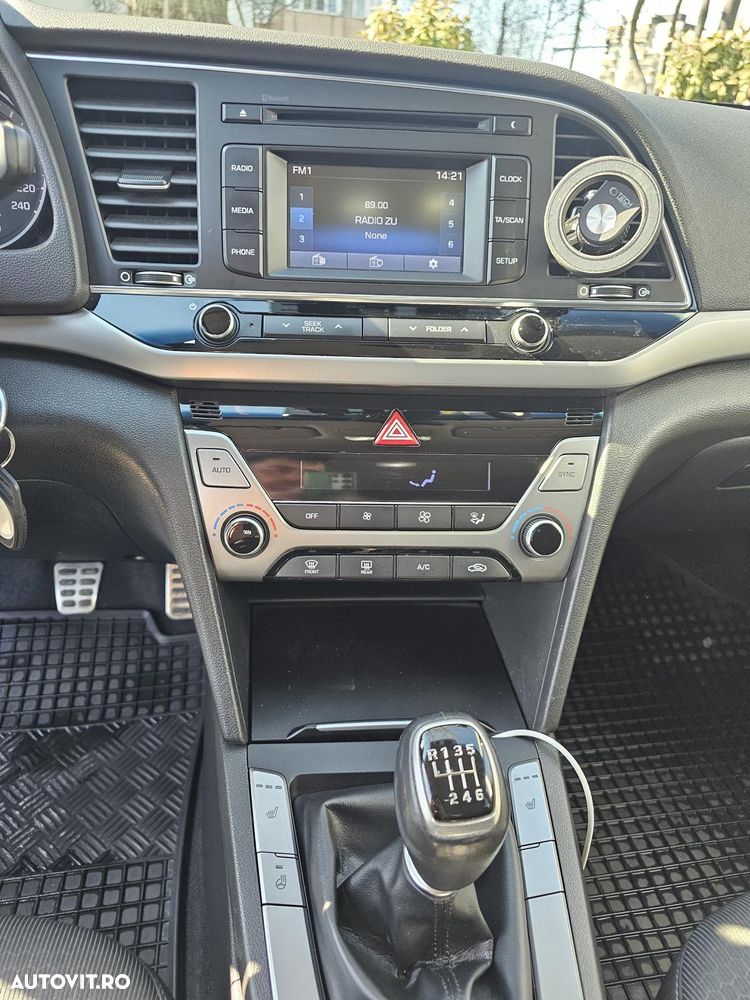 Hyundai Elantra 1.6 CRDI Highway - 10