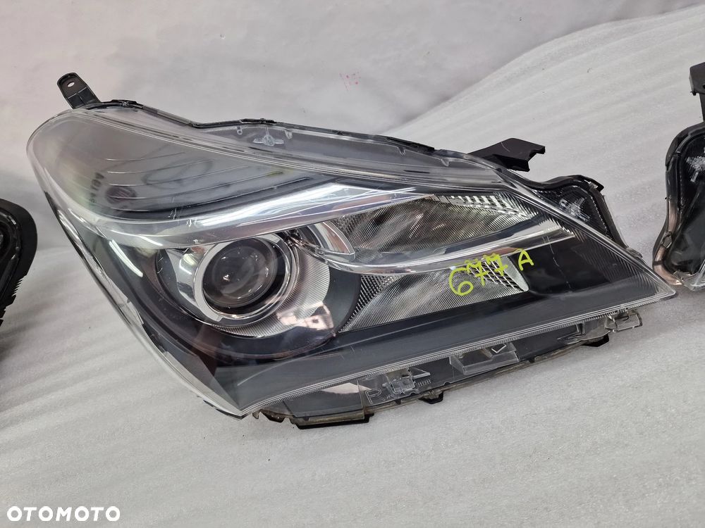TOYOTA YARIS 3 III LIFT 14- KOMPLET LAMP PRZEDNICH PRZÓD LEWA + PRAWA , SOCZEWKA , NR AUKCJI LA677 - 9