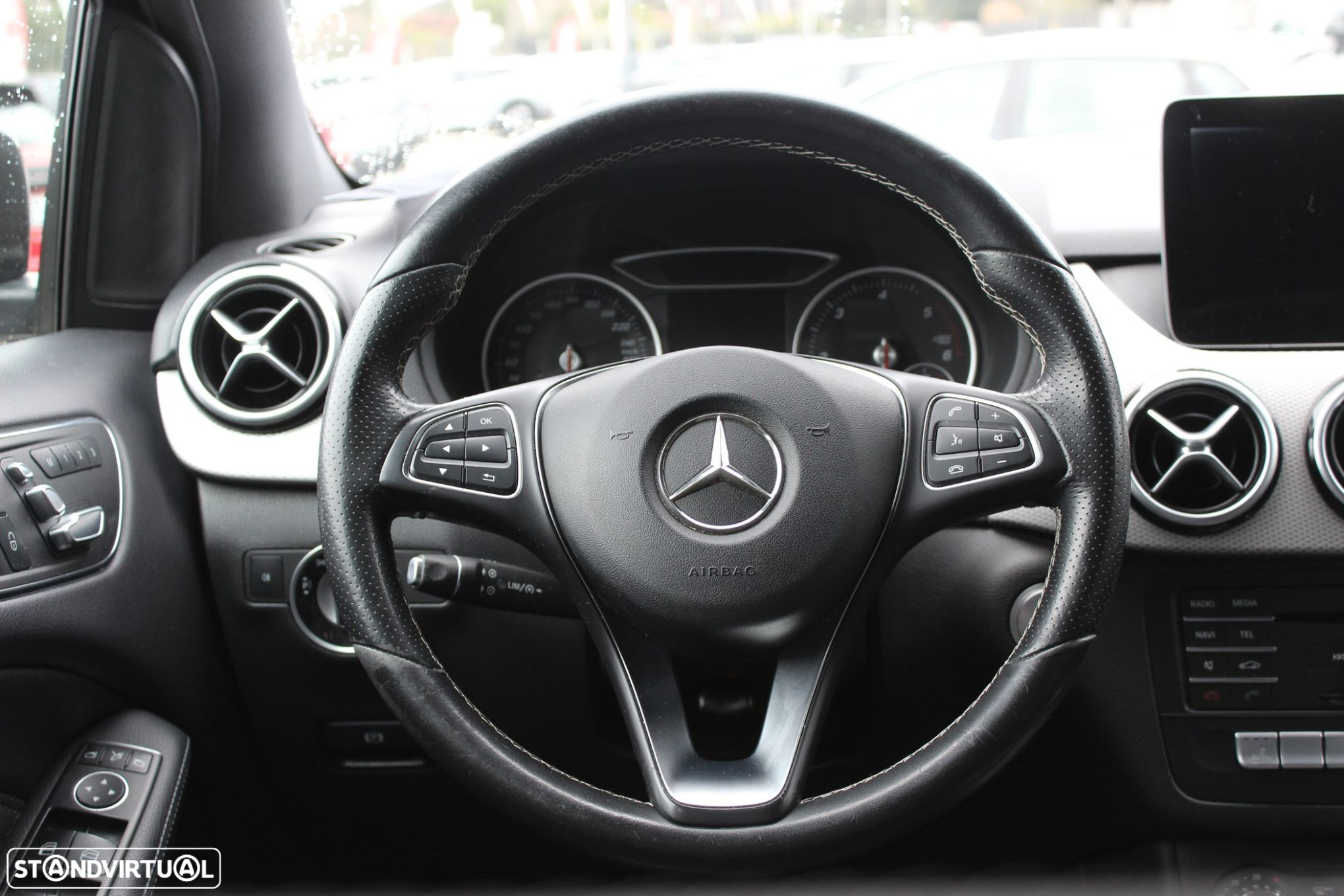 Mercedes-Benz B 200 d AMG Line - 29